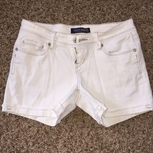 Low rise, white Levi’s shorts